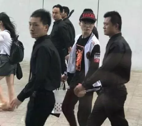 法律之前無特權！Faker 於上海參加活動後想「打咖」被阻擋在外　只因為 ……
