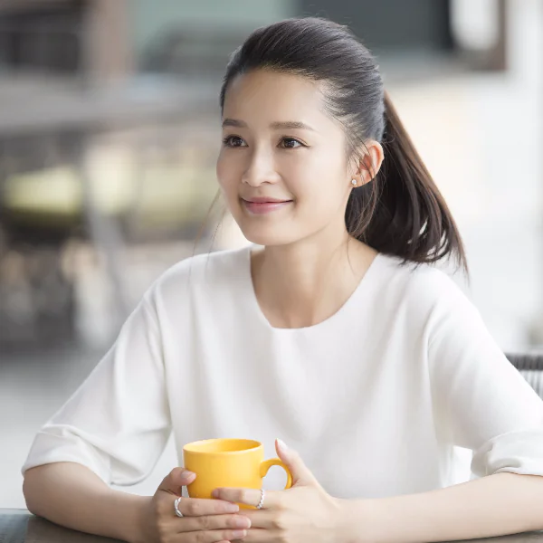 SK-II年度大片#OneBottleAwayFrom預告搶先看 貼身拍攝國際超模Behati、少女時代崔秀英、中國演員李沁 大膽素顏接下青春露 #一瓶挑戰  完勝人生重要時刻