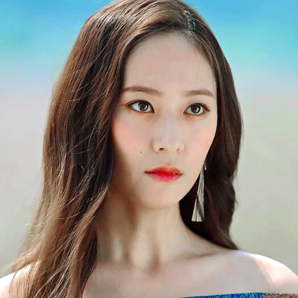 《河伯的新娘》中驚艷登場！Krystal 一改少女路線躍升飾演女神，憑的就是這些妝髮的心思！