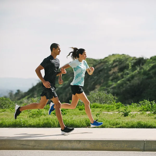 ASICS FlyteFoam 全新疾速輕量跑鞋 力挺跑者“跑出極限”
