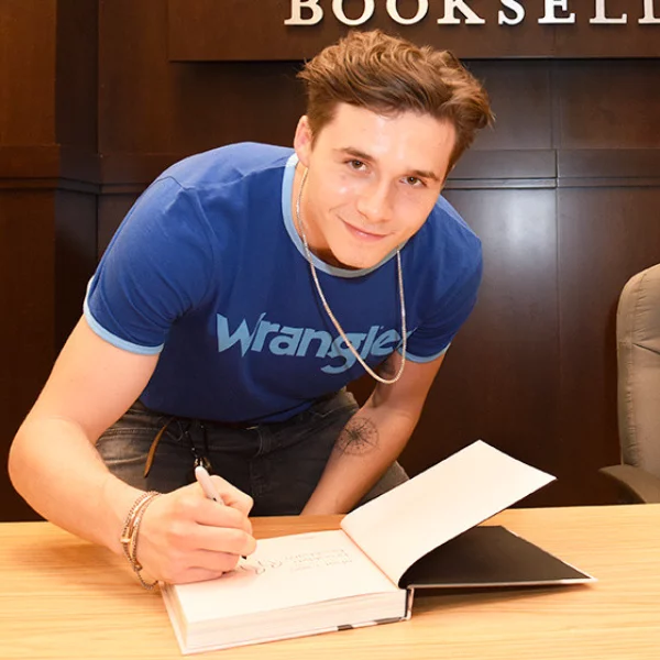 首本攝影集正式推出！Brooklyn Beckham 透露他最喜歡的拍攝對象是⋯⋯？