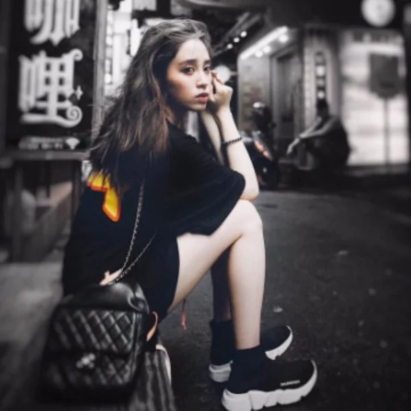【潮妹一週間】不只口袋有兩百塊？ 歐陽妮妮還有一雙「逆天美腿」和你我都超想要的「夢幻潮物」！