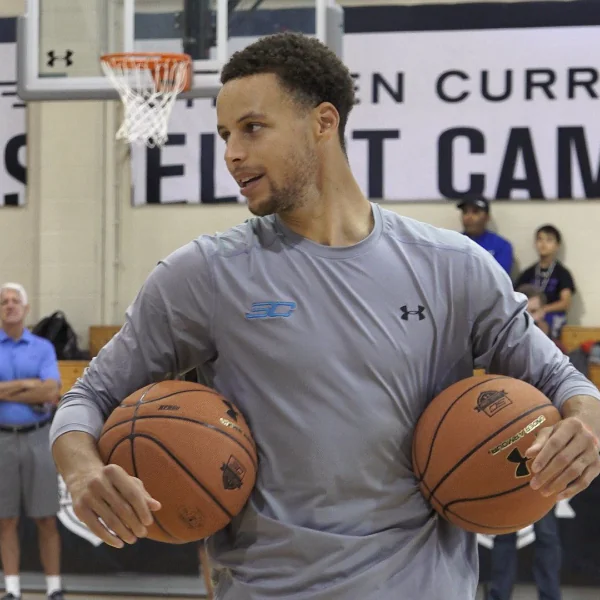 他真的是人類嗎？Stephen Curry 訓練營投籃挑戰　創下難以置信的紀錄！