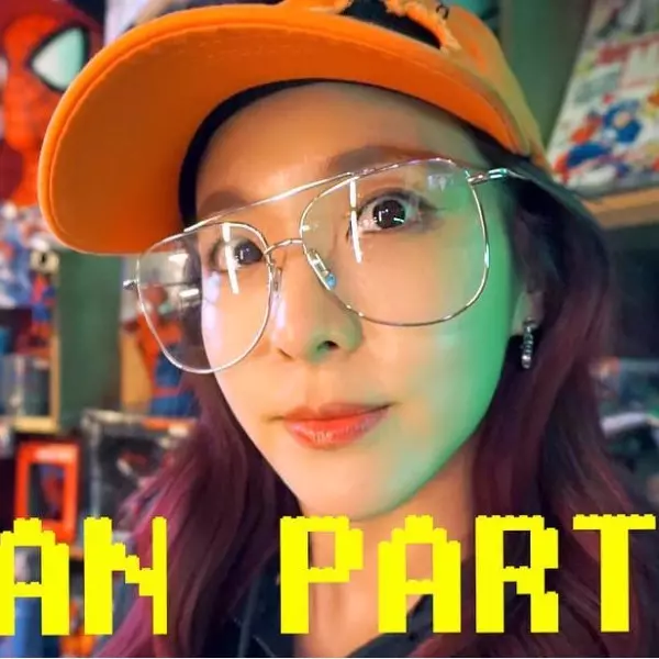 神造型！《2NE1》 Dara 最新穿搭， 街頭造型潮物樣樣來！