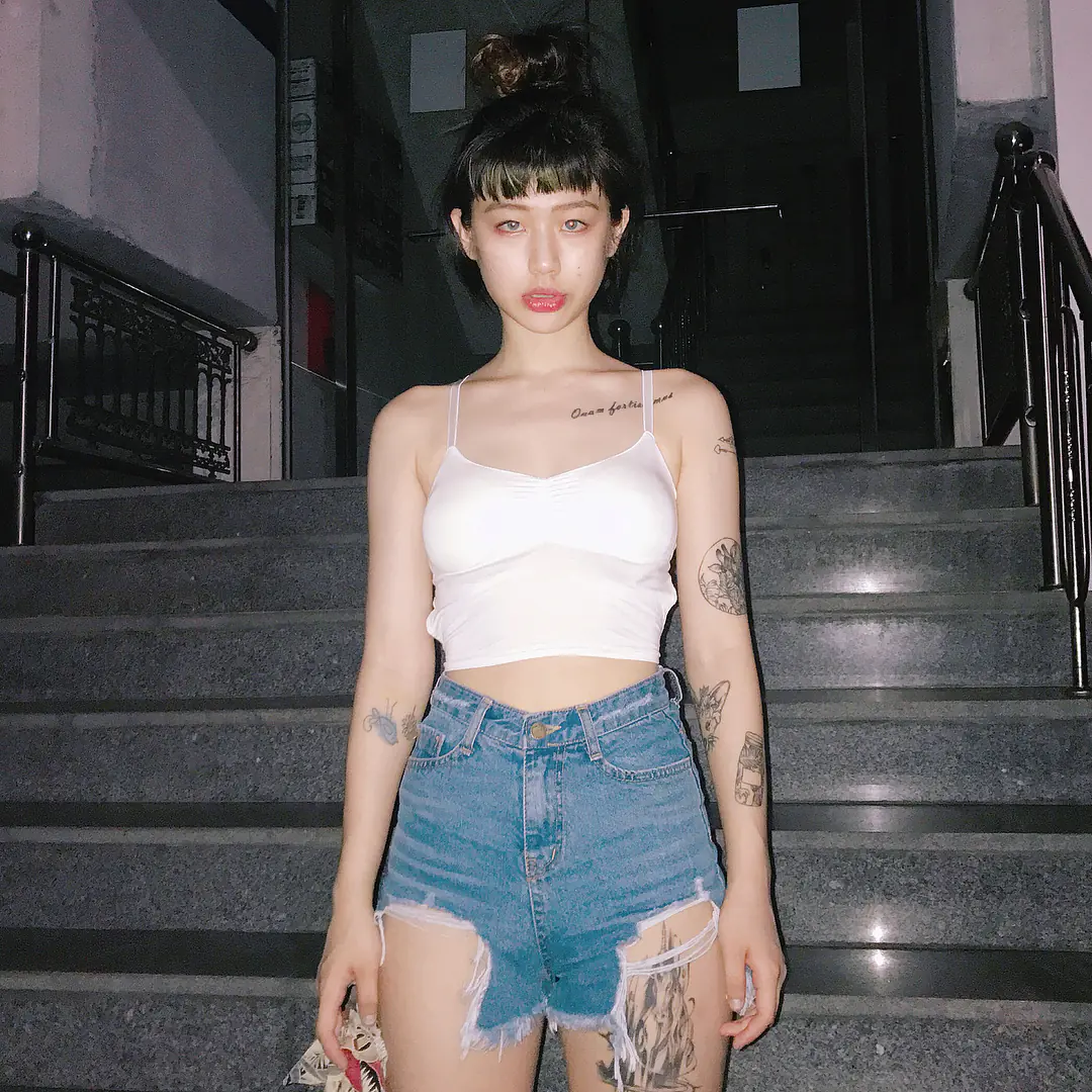 〔壞時髦〕刺青潮妹當道！激推「 排超久 3 間刺青店」女孩們，準備好了嗎？  網友：要找他們刺青可能要等要明年⋯⋯