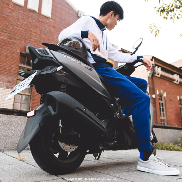 「手機裡必定有一張和愛車的合照」！男孩對機車的 6 大狂熱堅持，你們中招了嗎？