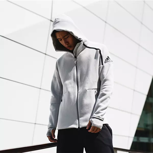 adidas 攻勢持續炸裂！神級單品 Z.N.E. 連帽外套再次強襲！