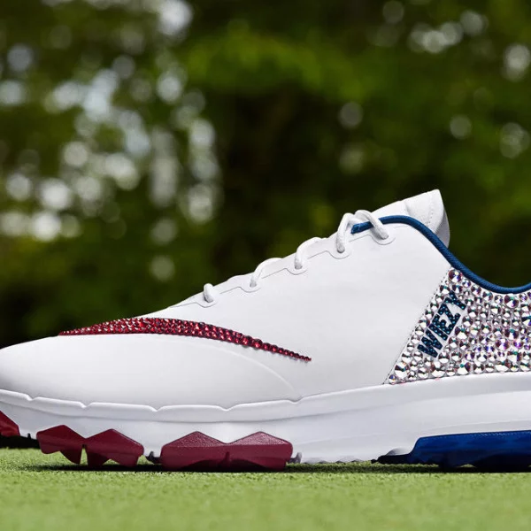 Nike X Swarovski 最閃的鞋款 原價一雙只要 3 千