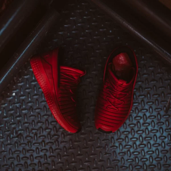 Jordan Flight Luxe 特別的一抹紅，Life Style 生活系列鞋款！