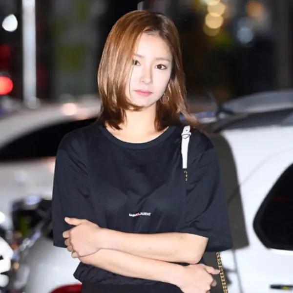 好可愛！《河伯的新娘》 申世景 最新「私服穿搭」 ，帶「它」去殺青派對！