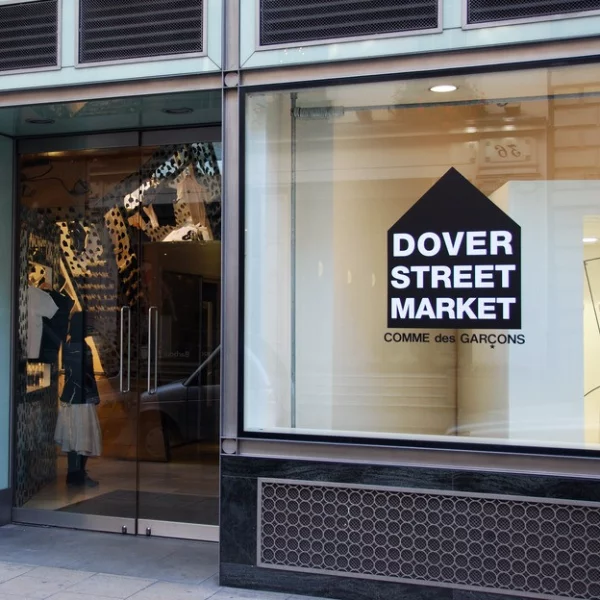 Dover Street Market 潮鋪最新展售， STÜSSY 品牌歷年經典潮 T 一字排開看過癮！