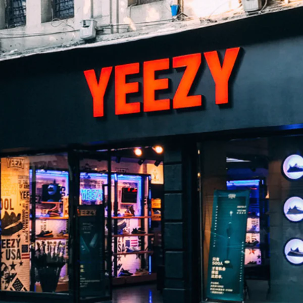 中國溫州搶先全球，居然出現了 YEEZY 專賣店？！