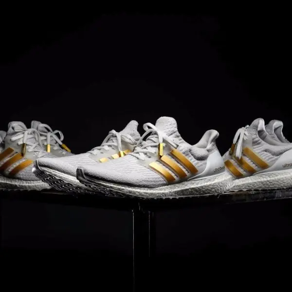 由我創造-adidas 運動員群光綻放 adidas 訂製專屬 UltraBOOST “ Podium ”白金版 紀念榮耀時刻