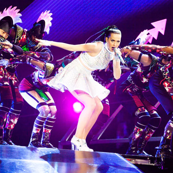 巡演職員因工傷失去腳趾，Katy Perry 被捲入官非之中！