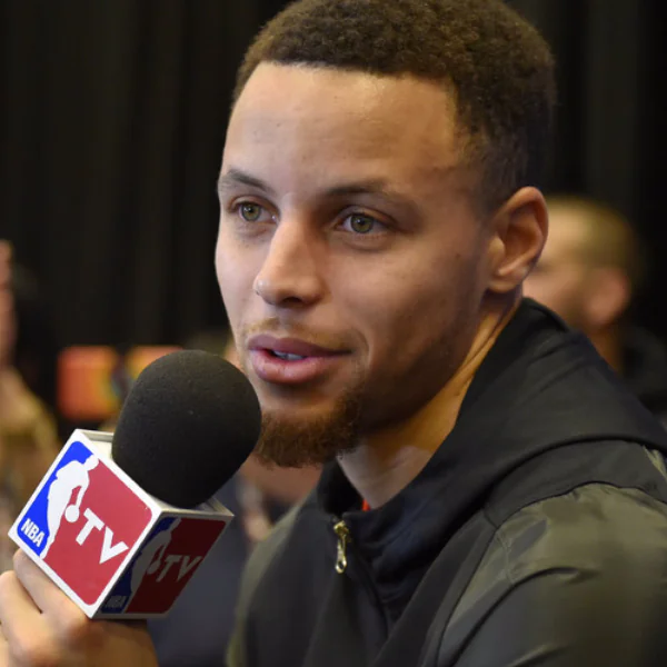 不只準度連人品也是逆天級！Stephen Curry 為德州休士頓災區貢獻 357 萬元！