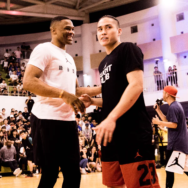 Russell Westbrook 飛翔之旅落幕，一起透過圖像回顧那晚爆扣的瞬間吧！