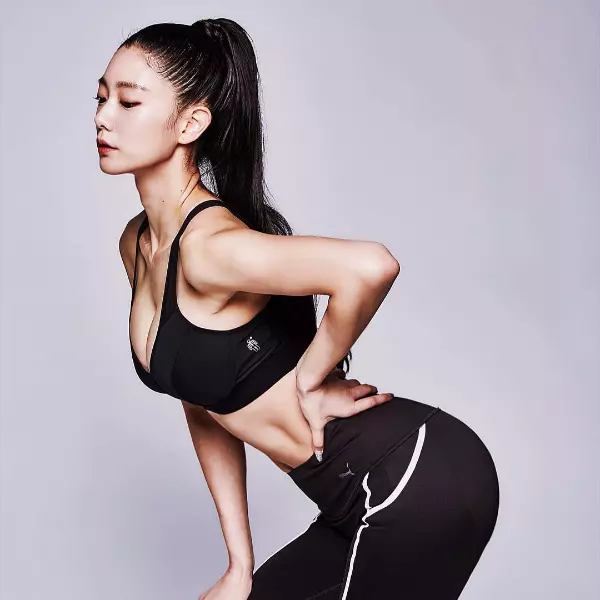 擁有天使臉孔魔鬼身材！「韓國第一美女」Clara 李成敏日常靠3招 秘訣 練完美身段