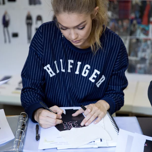 TOMMY HILFIGER與超級名模 GIGI HADID 攜手推出 2017秋季 TOMMYXGIGI 聯名系列