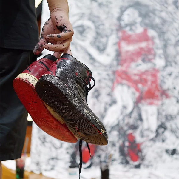 Air Jordan 1 變成畫筆好心疼，藝術家畫喬丹搞創意！