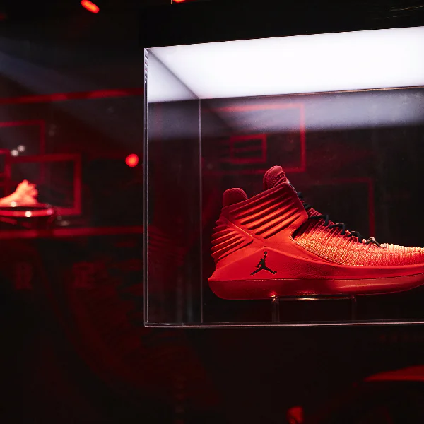 延續 Jordan 正代血統！Jordan Brand 為 AJ 32 代量身打造霸氣發表會