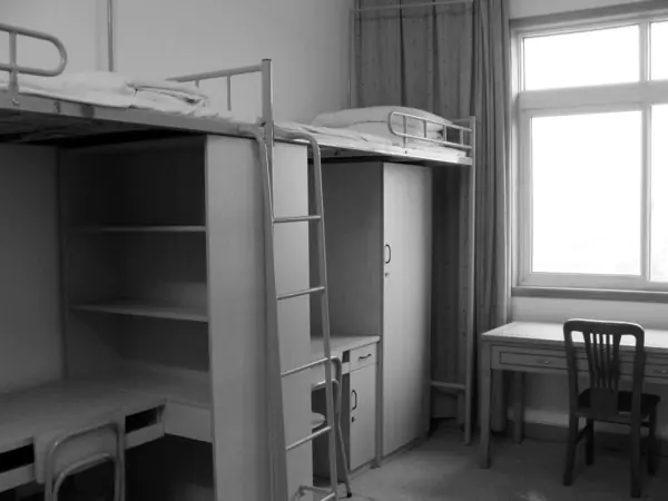 鬼月開學季，特搜【5篇校園靈異傳說】，網友：故事太有畫面，看完超毛..