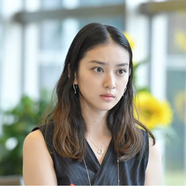 放浪兄弟真是女神收割團！23 歲武井咲「帶球嫁」私下素顏照曝光，日本網友驚：天生美人！