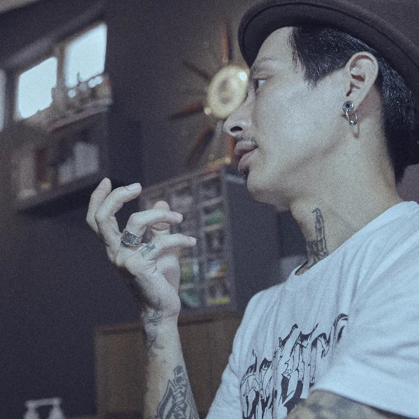 【反骨之秋】反傳統的骨，Bravo Zulu Tattoo 主理人 Calvin 的「刺」文化！