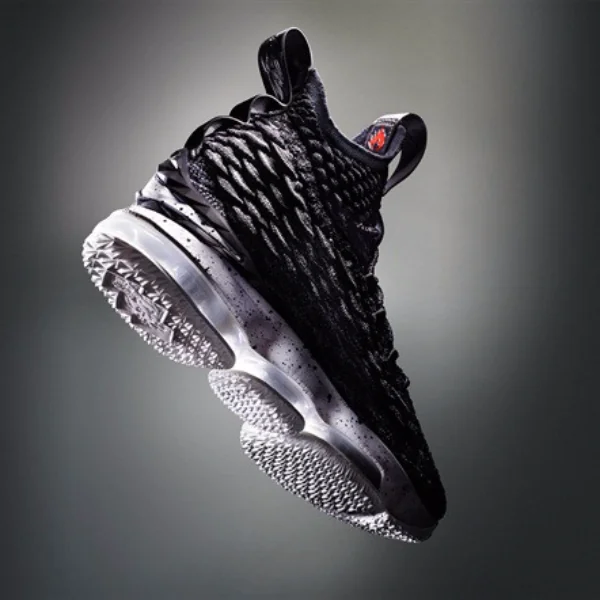 連本人穿了都龍心大悅！Nike 正式發表 LEBRON 15　小皇帝：我至今最喜歡的球鞋！