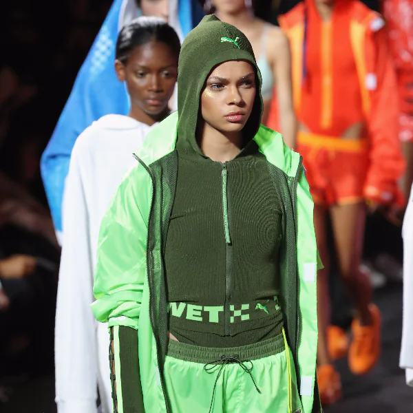 時尚天后蕾哈娜 沙灘重機 馳騁紐約時裝周 FENTY PUMA BY RIHANNA 2018 春夏大秀 潛水衣、衝浪繩、比基尼   RiRi運動奢華時尚巨浪再起