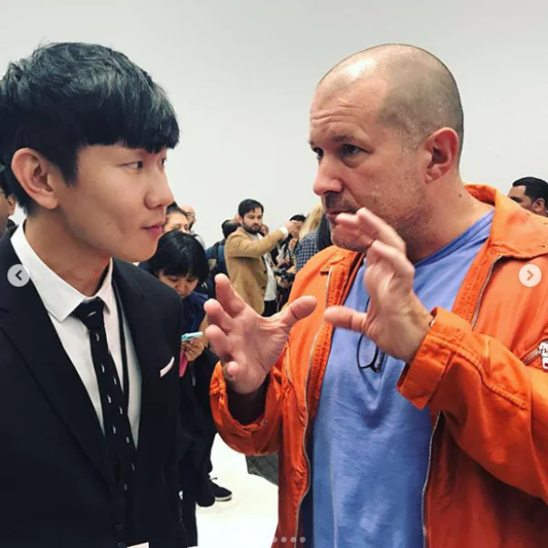 APPLE 發表會現場星光熠熠、潮流味十足，近期火紅的這位設計師也受邀參加了
