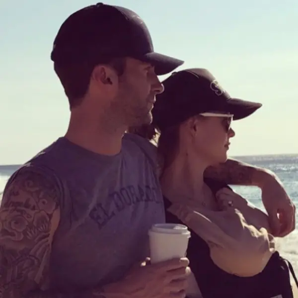 亞當李維準備迎接新的家庭成員！「維祕天使」老婆 Ig 辣照公布懷第二胎