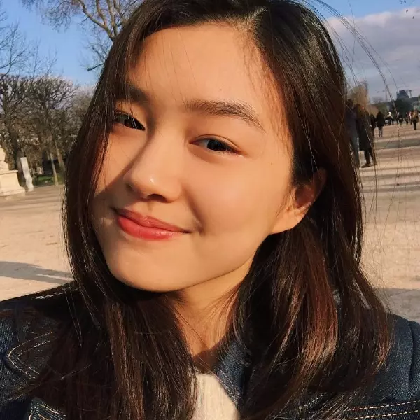 鄰家女孩成為年紀最小的中國《維多莉亞的秘密》天使！亮眼成績讓時尚界注目