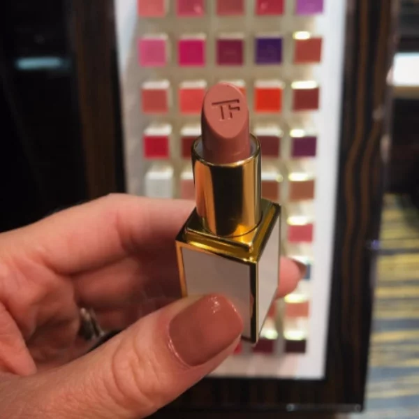 Tom Ford 一口氣推出 100 款 Clutch Size 唇膏！每一款都是讓人心動的顏色