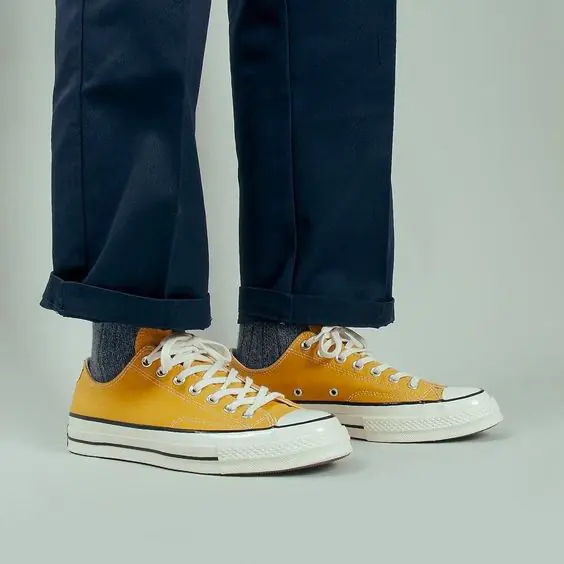 今季時尚達人都只穿 Converse，看看她們的街頭穿搭示範！