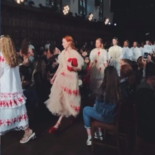 #LFW Simone Rocha 2018 春夏系列：展現甜而不膩的時尚感，每個細節都用心！