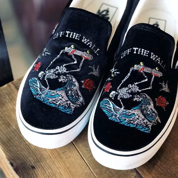 The ROLLICKING x Vans Slip-On 聯名鞋款，精緻日式風格刺繡加持！