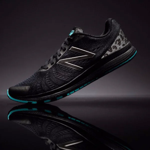 黑白控注目！New Balance Reflective Pack反光系列，夜鷹風馳、黑豹飆速，喚醒狂放野奔靈魂！