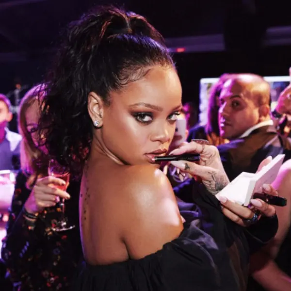 賺錢不是第一！蕾哈娜 Fenty Beauty 確認不會在中國上架發售　就因為「這個」內情原因！