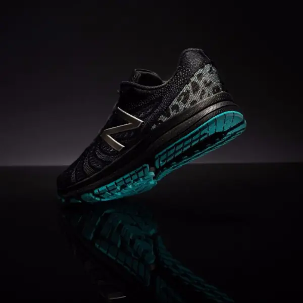 為速度而生，FuelCore極速動能家族跑季新裝 New Balance Reflective Pack反光系列 夜行探索 夜鷹風馳、黑豹飆速，喚醒狂放野奔靈魂！