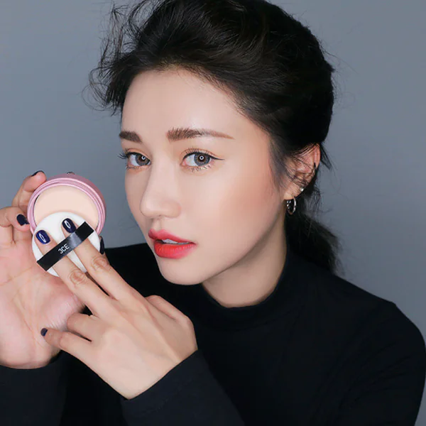 延續法式風情的美感！繼 Barbapapa 後，3CE 跟法國潮牌 Maison Kitsuné 合作推出聯乘系列 ！