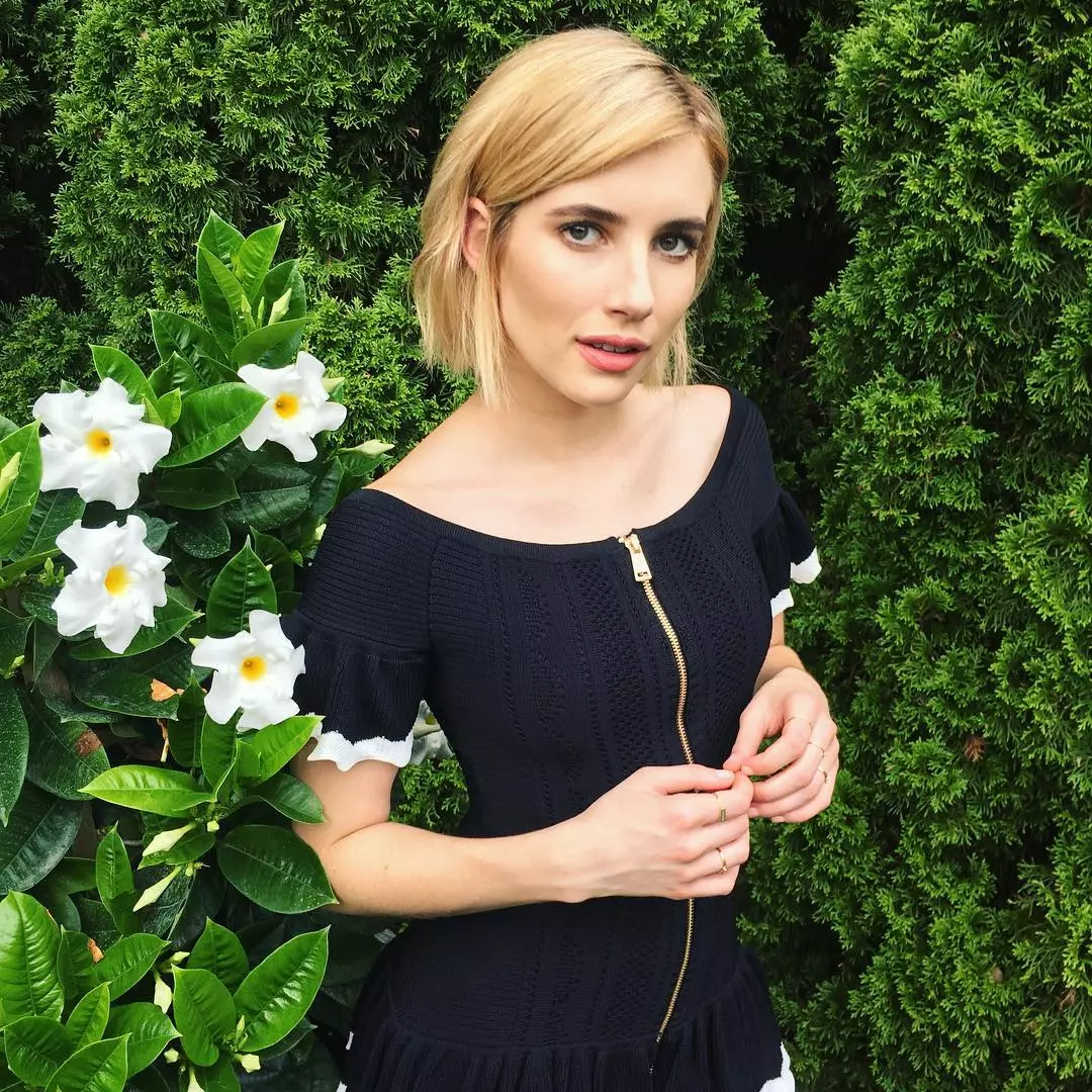 Lob Hair 已不能滿足你？不如就試試 Emma Roberts 這個亮眼的新髮型吧！