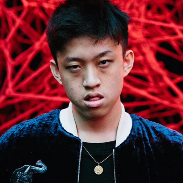 美國路人聽 Rich Chigga《Glow Like Dat》　他們對亞洲饒舌歌曲的反應是...