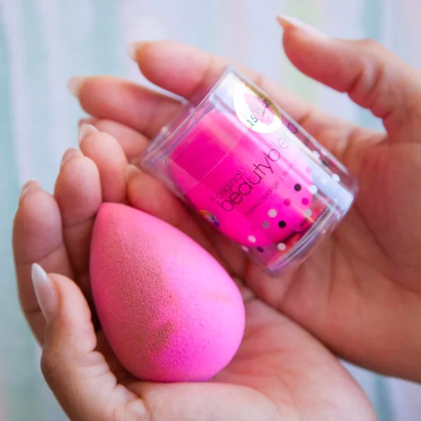 才踏入 10 月，就連 Beautyblender 也換上新裝！是秋冬必備的顏色！