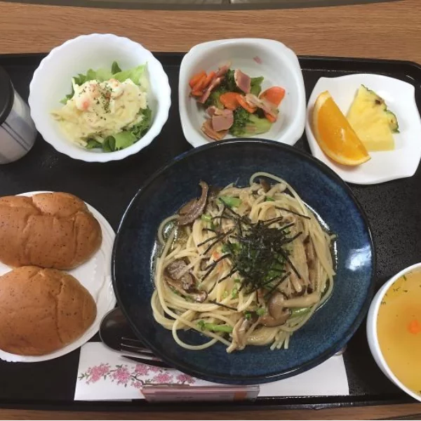 網友看了都羨慕！這名外國人在日本產下小孩　結果被超棒的「醫院餐」給驚艷到了！