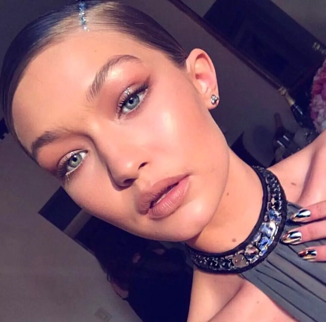 只要更改一個 Setting，你也可以拍出如 Gigi Hadid 那麼美的 Selfie！