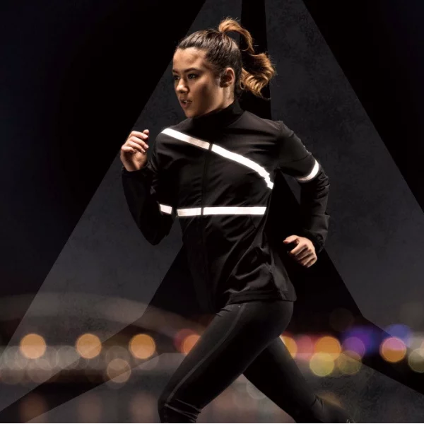 Reebok Running Hero Jacket 專業跑者必備 創新反光材質應用 卓越功能取向 讓夜晚的你更出色