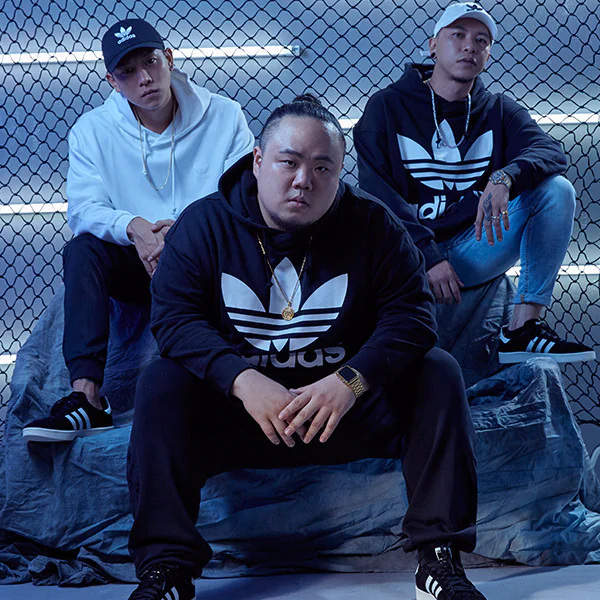 全民嘻哈時代來臨？！頑童 MJ116 同踩這雙 adidas Originals 「鞋界老江湖」，嘻哈必備黑白潮流穿搭襯托出超強《幹大事》氣勢！