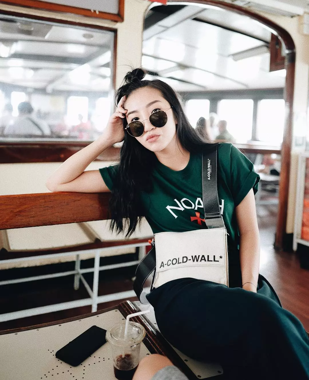 【潮妹一週間】絕對是你的「潮流新 Icon 」！ 香港知名彩妝師 Vanessa 不只會化妝私服更是「潮度到破錶」！