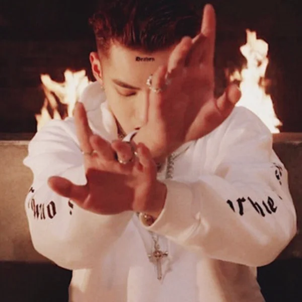 展現「壞男」本色？ 吳亦凡與 Travis Scott 合作 〈 Deserve 〉MV 釋出！