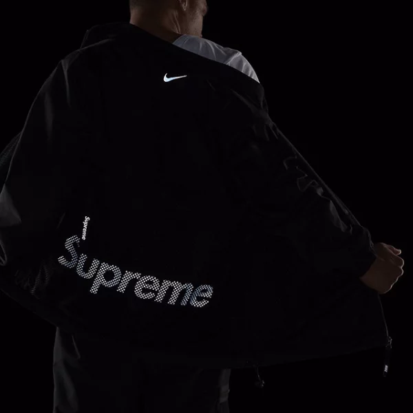 「老爸運動風」當道！Supreme 與 Nike 聯名一系列復古單品　連這雙神級老鞋也出現啦！